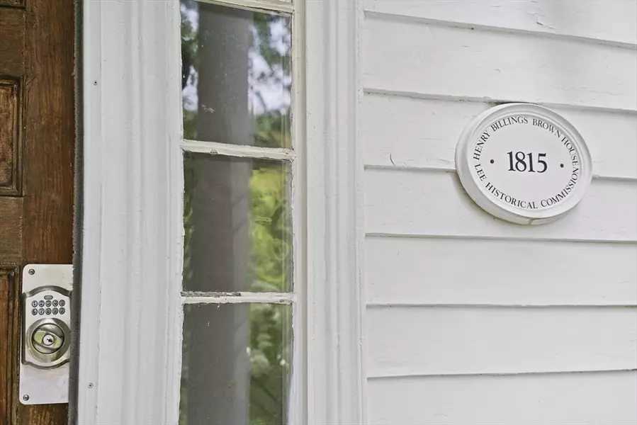 1574-1579 Pleasant St, Lee, MA 01238