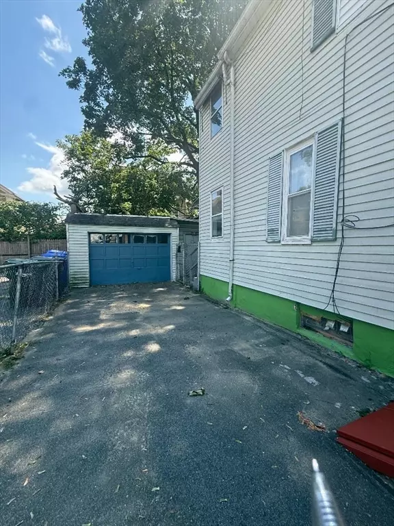 Springfield, MA 01109,5-9 Grant St