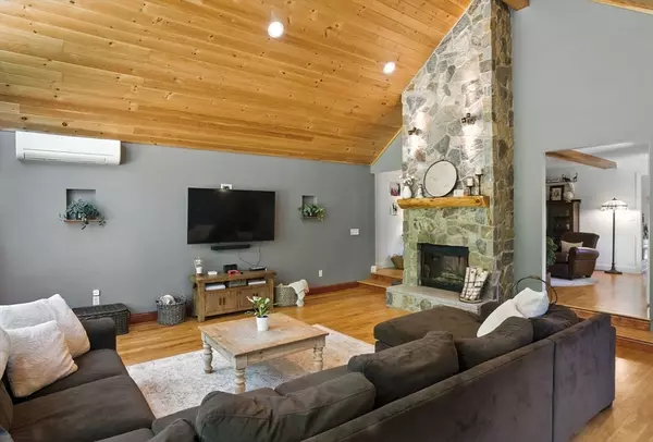 Ayer, MA 01432,15 Calvin St