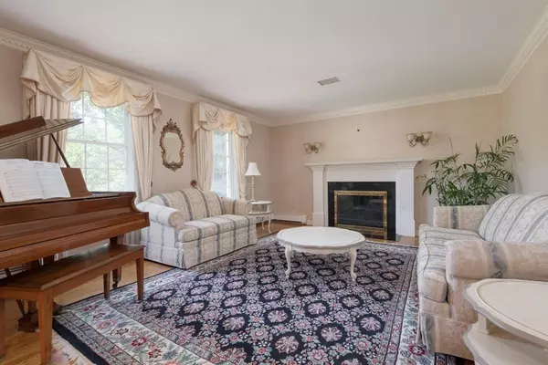 Weston, MA 02493,4 Elliston Rd