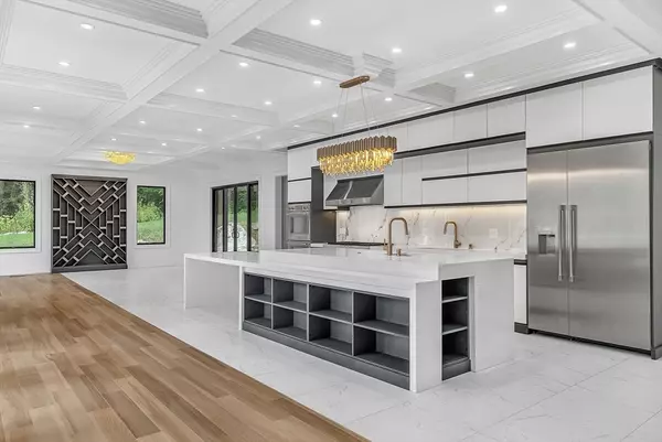 Winchester, MA 01890,20 Amberwood Dr