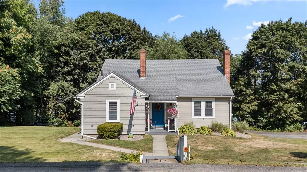 32 Field St, Auburn, MA 01501