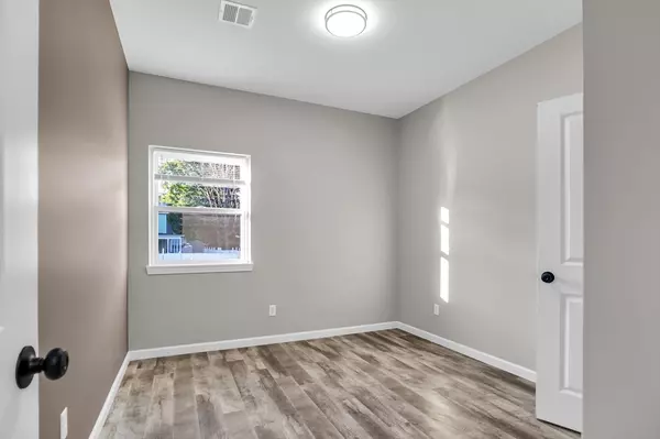 Westfield, MA 01085,70 Court Street #6