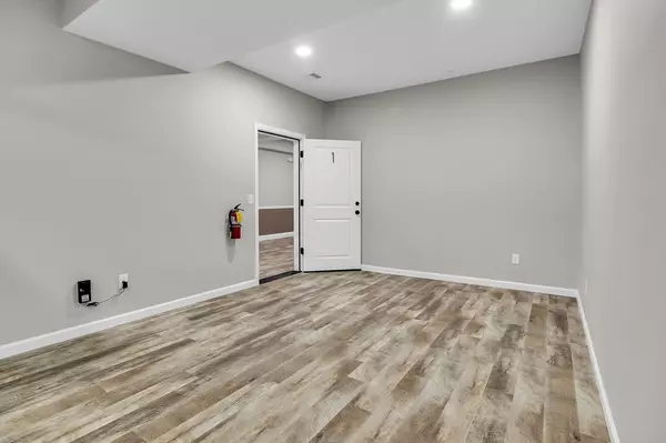 Westfield, MA 01085,70 Court Street #1