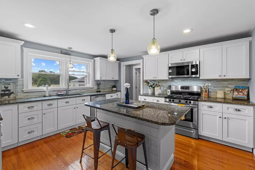 Swansea, MA 02777,308 Old Warren Rd