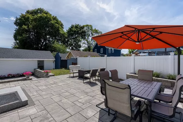 Wakefield, MA 01880,39 Pine St