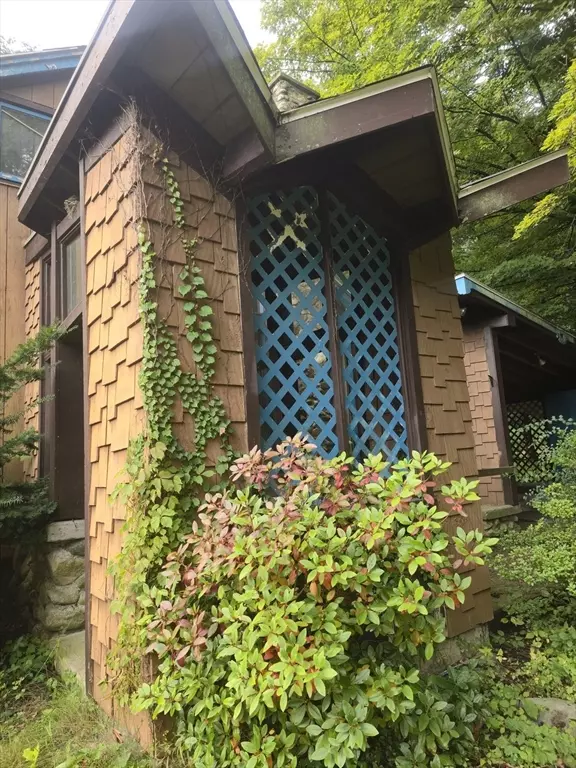 Easthampton, MA 01027,40 Division St