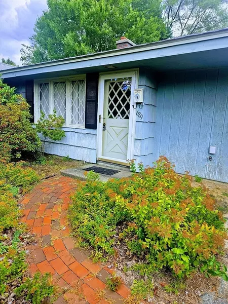 689 Old Connecticut Path, Framingham, MA 01701