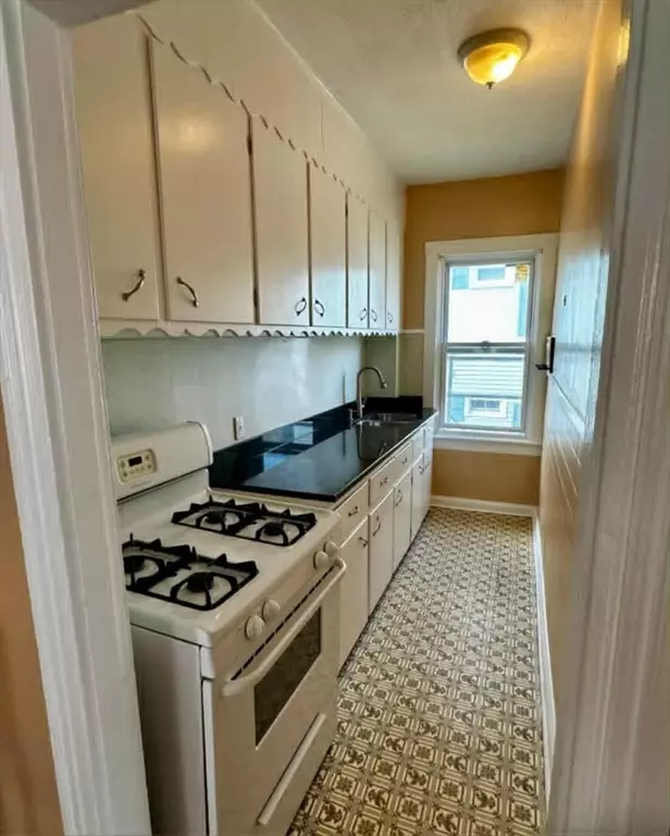 Fall River, MA 02720,216 Tremont St #2E