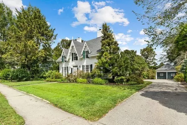 Wenham, MA 01984,4 Linden Street