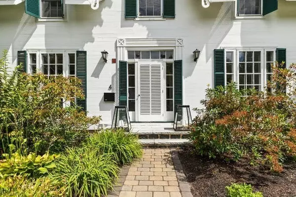 Wenham, MA 01984,4 Linden Street