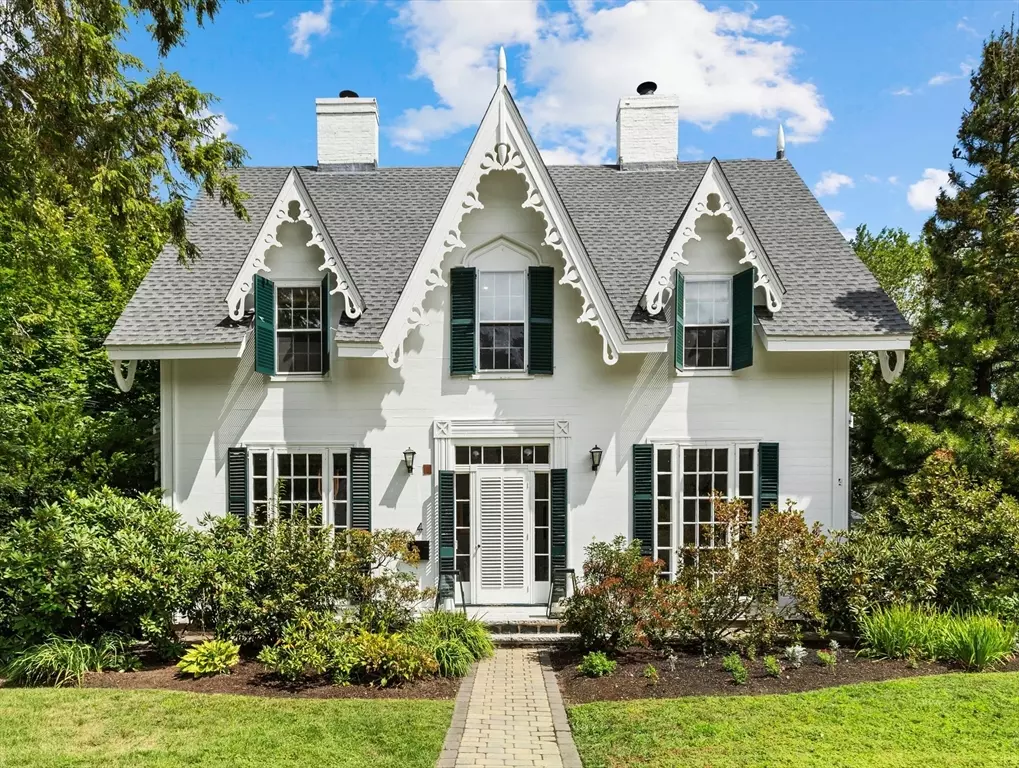 Wenham, MA 01984,4 Linden Street