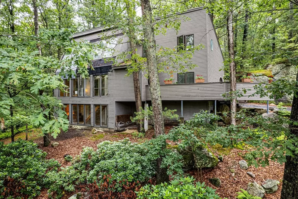 Upton, MA 01568,26 Fowler St