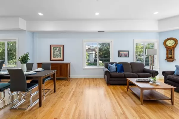 Brookline, MA 02467,310 Hammond Pond Parkway #203