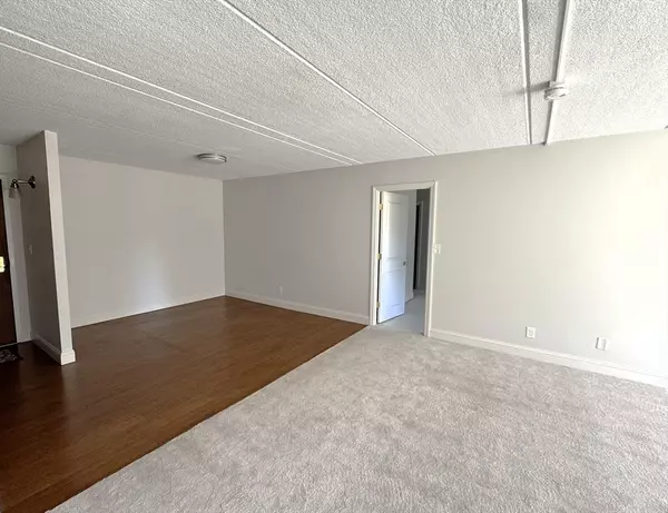 Framingham, MA 01702,1500 Worcester Rd #103