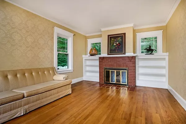 Holyoke, MA 01040,211 Pleasant St