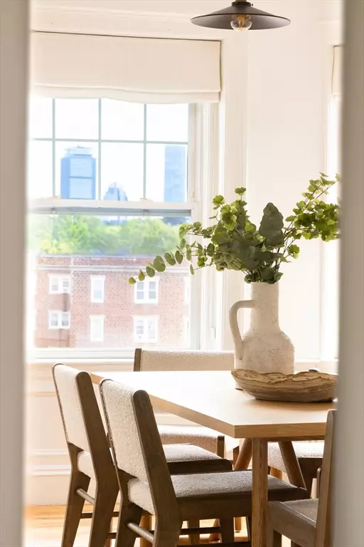 Brookline, MA 02446,193 Pleasant St #6