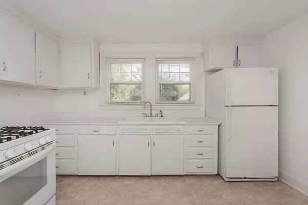 Dartmouth, MA 02747,6 Kingston St