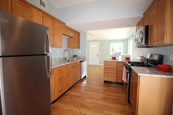 Salisbury, MA 01952,28 Elm St