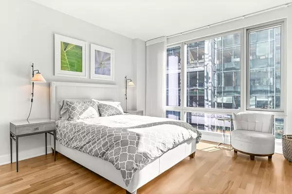 Boston, MA 02210,500 Atlantic Avenue #14T