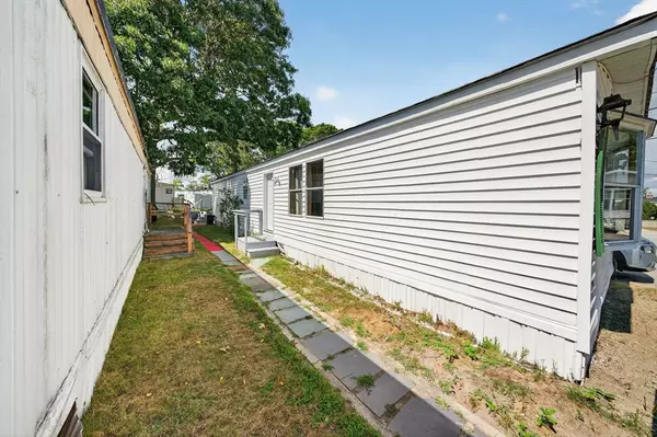 Wareham, MA 02538,3040 Cranberry Highway #11