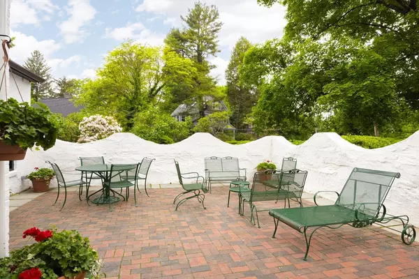 Newton, MA 02468,5 Southwick