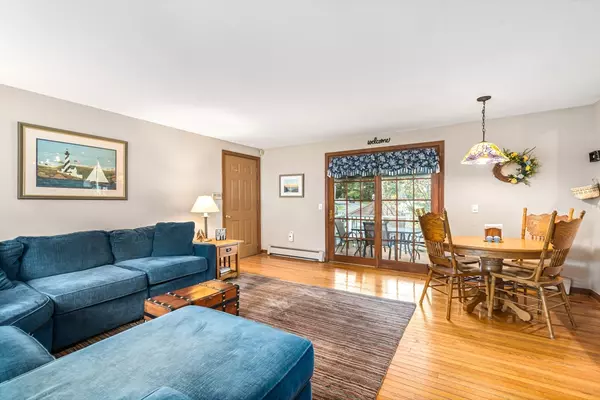 East Longmeadow, MA 01028,2 Melody Ln