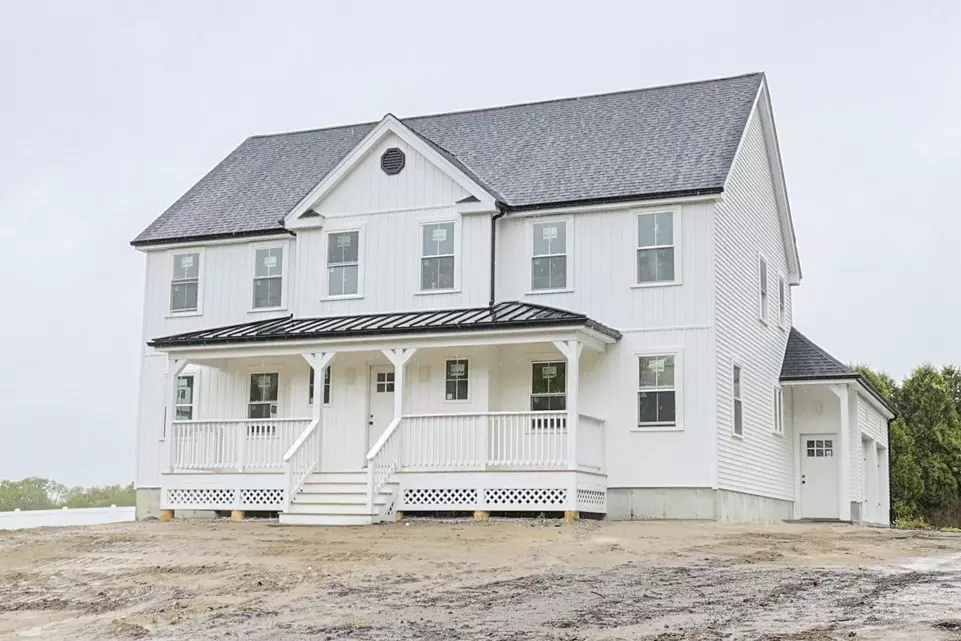 Douglas, MA 01516,38 Hemlock Street