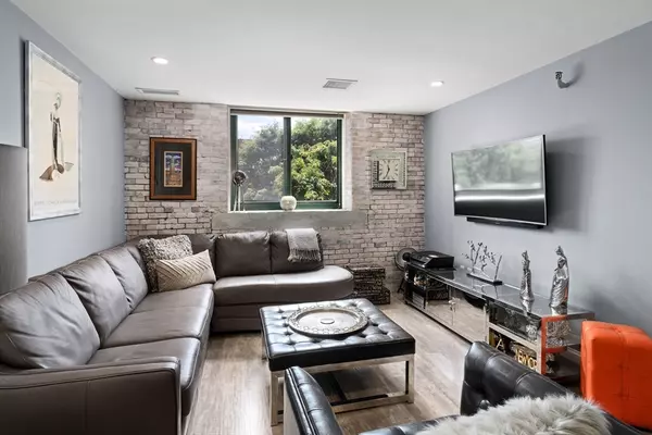 Boston, MA 02129,42 8th #2306