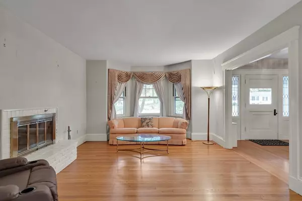Lexington, MA 02420,31 Maple Street
