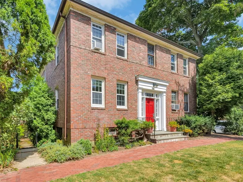 2 Garden Ct #2, Cambridge, MA 02138