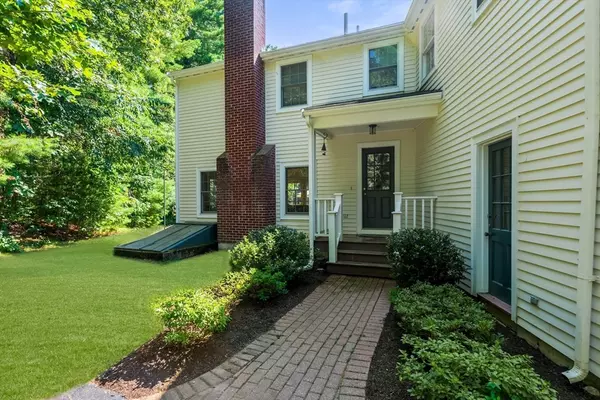 Weston, MA 02493,75 Westland Rd