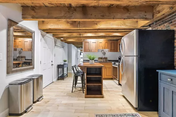 Boston, MA 02109,110-112 Commercial St #5