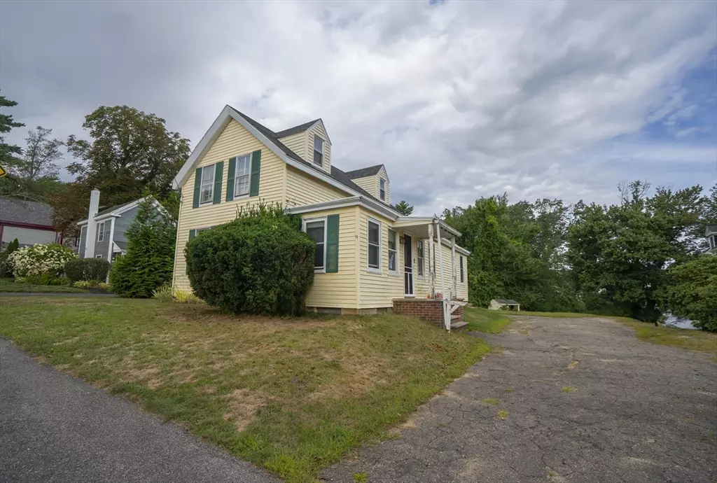Amesbury, MA 01913,15 Beacon St