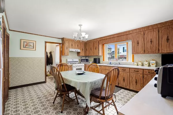 1 Alpine Ct, Gloucester, MA 01930