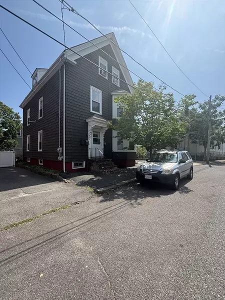 9 Cushing St #3, Salem, MA 01970