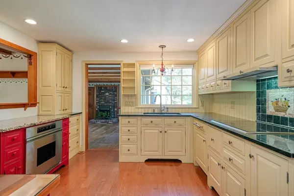 Boylston, MA 01505,12 Birchwood Dr