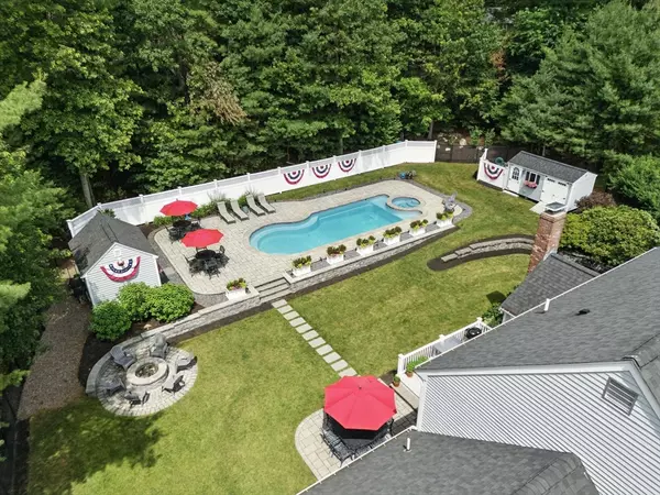 Walpole, MA 02081,4 Palomino Way