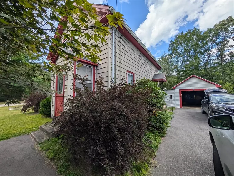 66 Brookfield Rd, Charlton, MA 01507