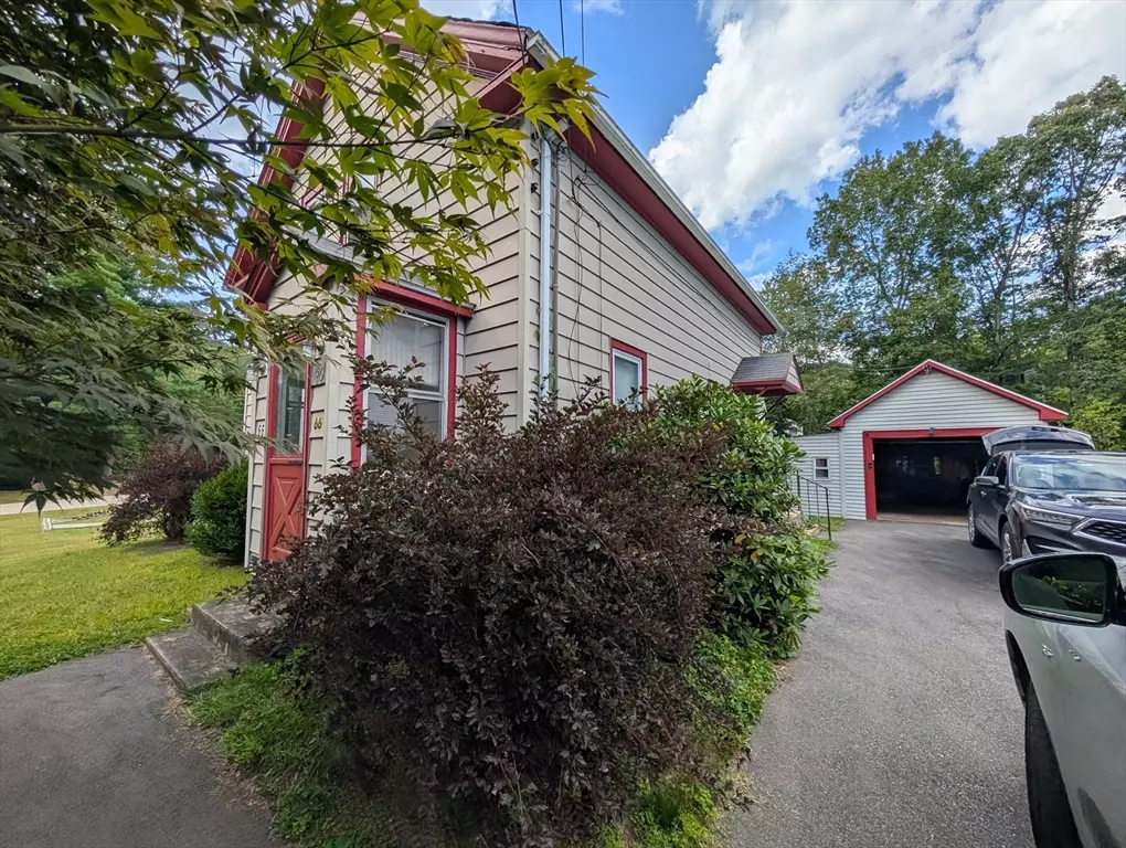 Charlton, MA 01507,66 Brookfield Rd