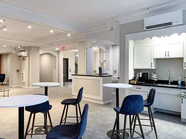 Worcester, MA 01609,6 Chatham Street #104