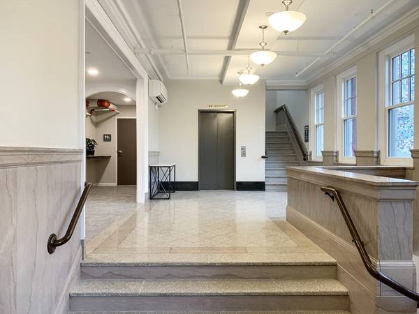 Worcester, MA 01609,6 Chatham Street #301