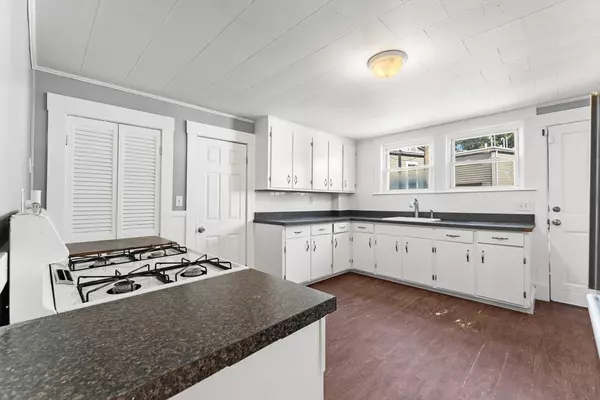211 Burrill St, Swampscott, MA 01907