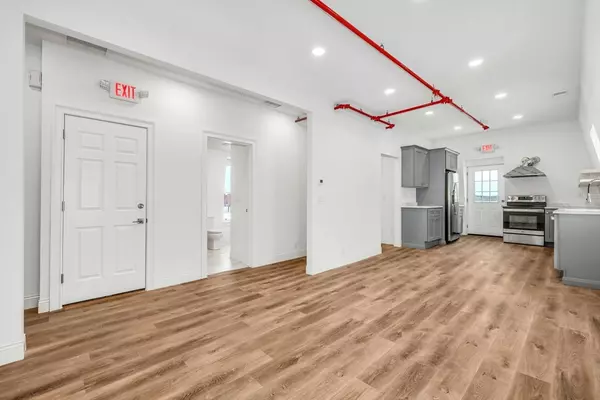 Westborough, MA 01581,18 South St #3