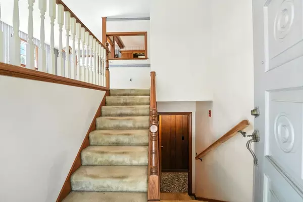 Uxbridge, MA 01569,385 River Rd