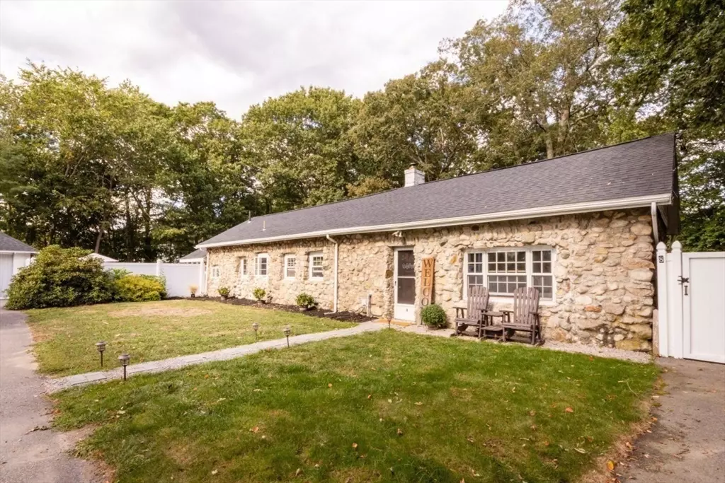 Walpole, MA 02081,8 Old Fisher Ln