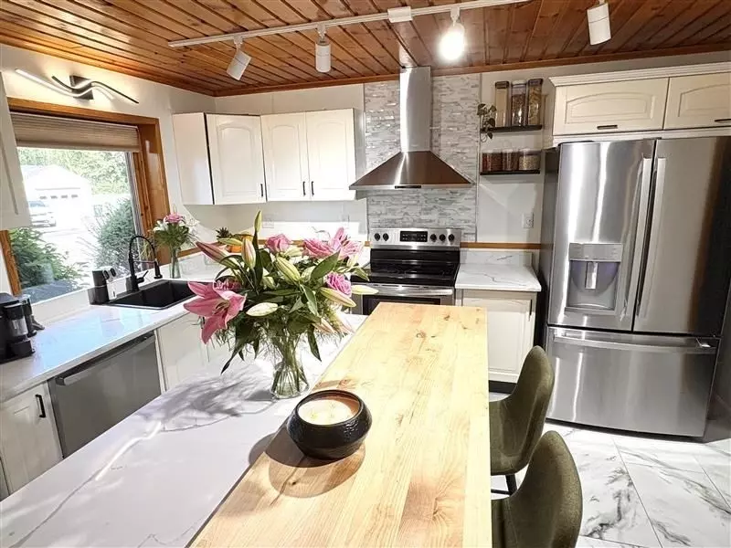 2 Pat Dr, Danvers, MA 01923