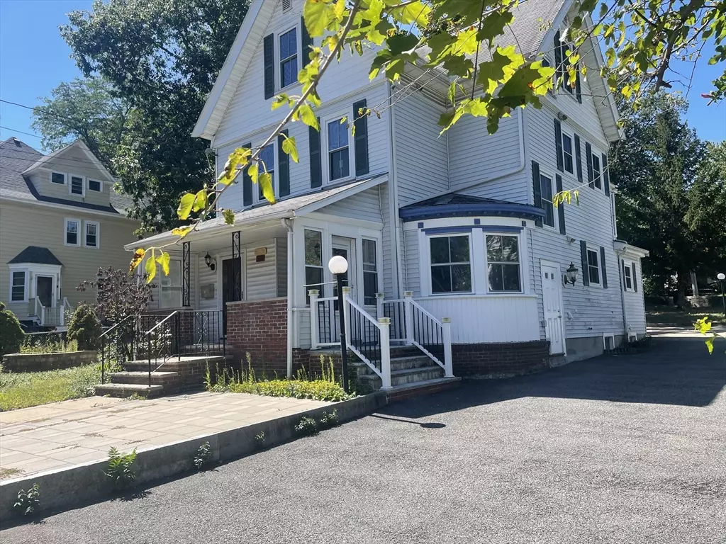 Newton, MA 02460,153 Walnut  St. #1