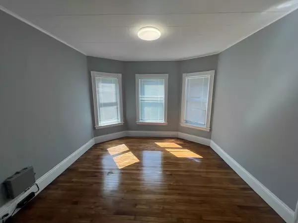 Worcester, MA 01603,3 Mildred Ave