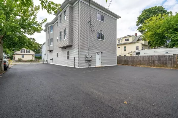 Worcester, MA 01603,27-29 Camp St